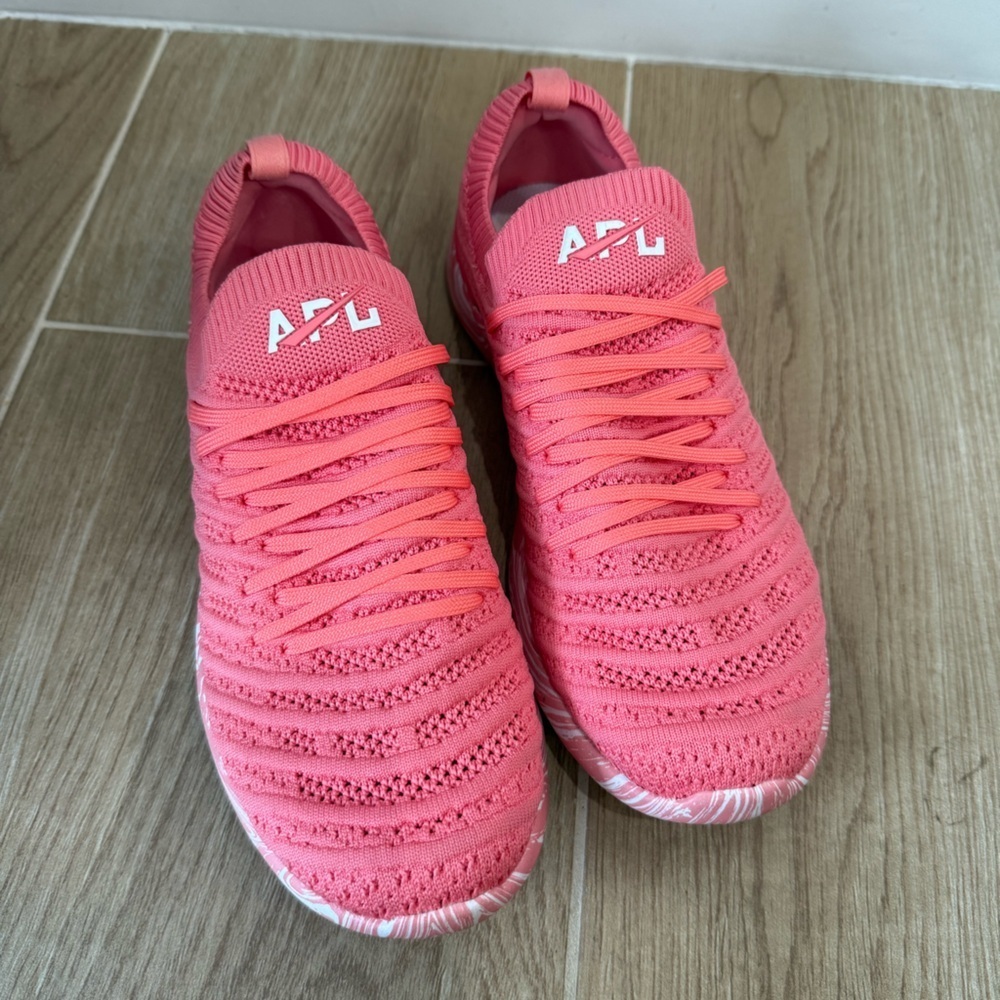 NWOT APL Women’s Techloom Wave Sneakers in Fire Coral/ Marble - Picture 4 of 7
